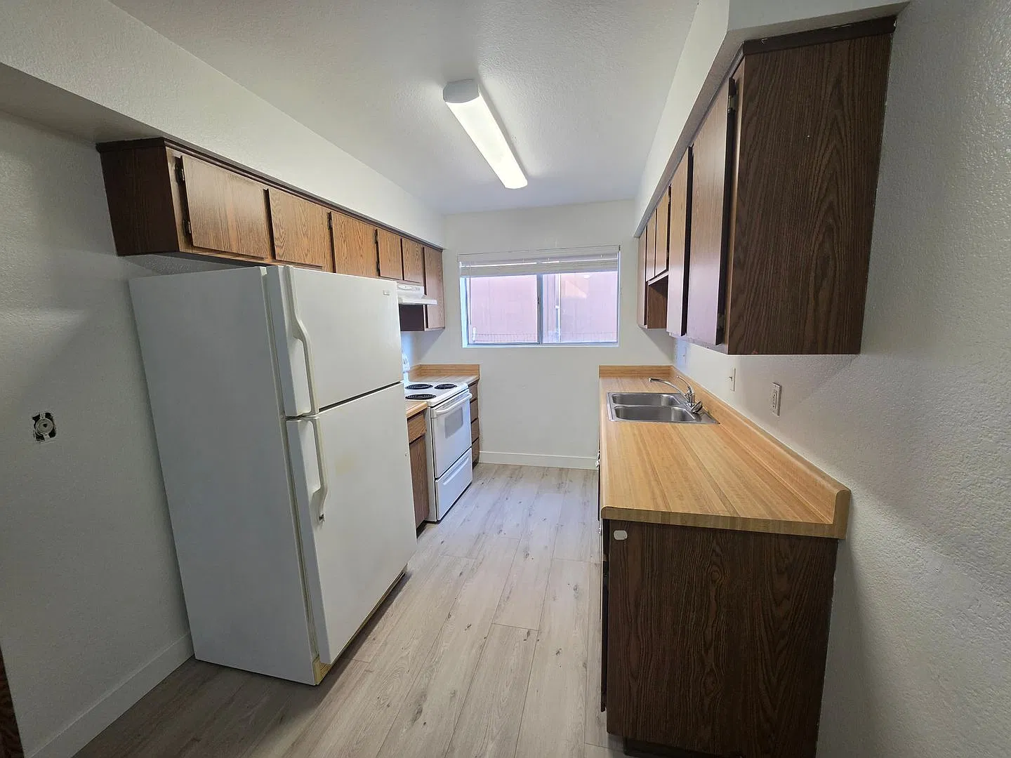 793 Baseline Road *W* — Photo 2