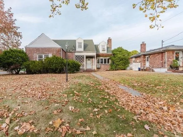 240 Franklin Avenue, Malverne, NY 11565