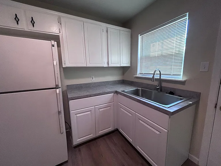 1610 Stewart St — Photo 10