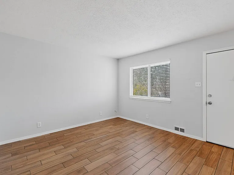 225 Hanosh Ct SE #3 — Photo 7