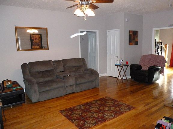 3rd image of 160 J Gipson Ln