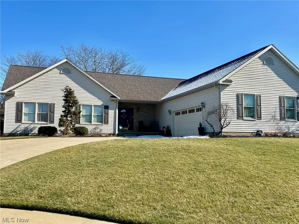 811 Park Village Dr, Louisville, OH 44641