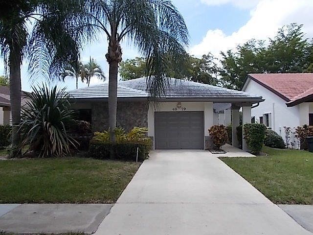 1st image of 4879 Boxwood Cir