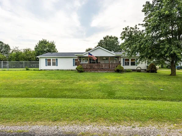 632 Lucas Ln, Oakwood, IL 61858