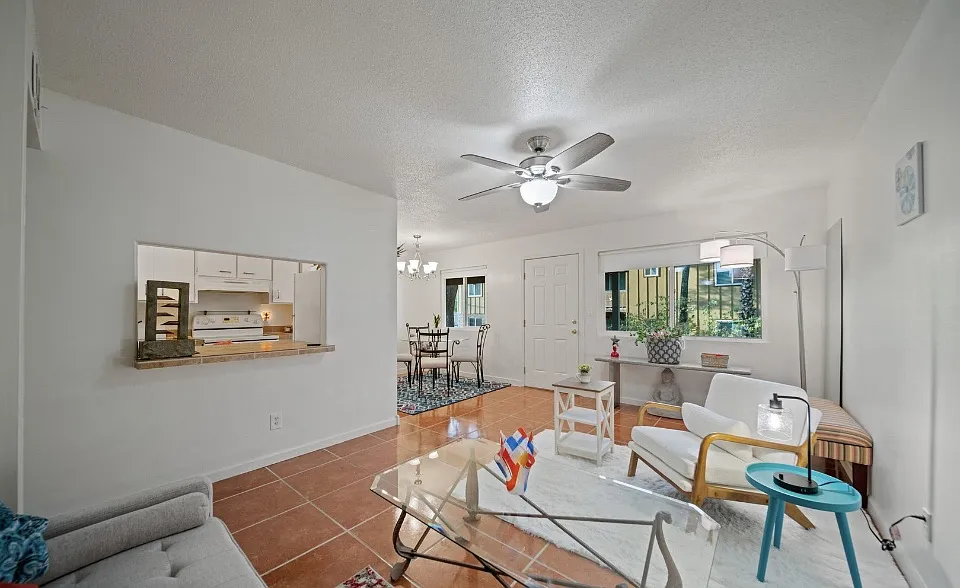 90 W Yavapai St — Photo 3