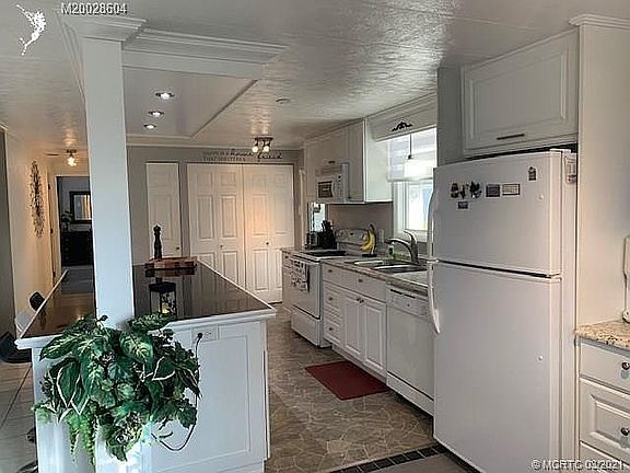 3rd image of 6316 S Elm Ln