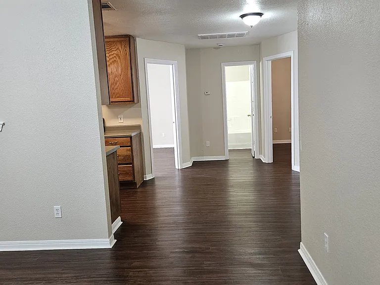 217D E Craven Ave — Photo 2