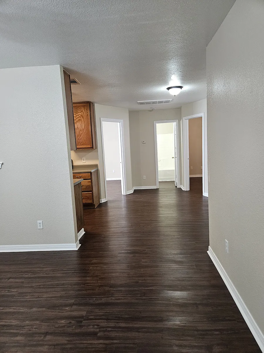 Building Photo - 217D E Craven Ave