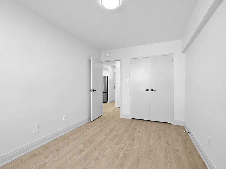 225 Davisville Ave — Photo 29