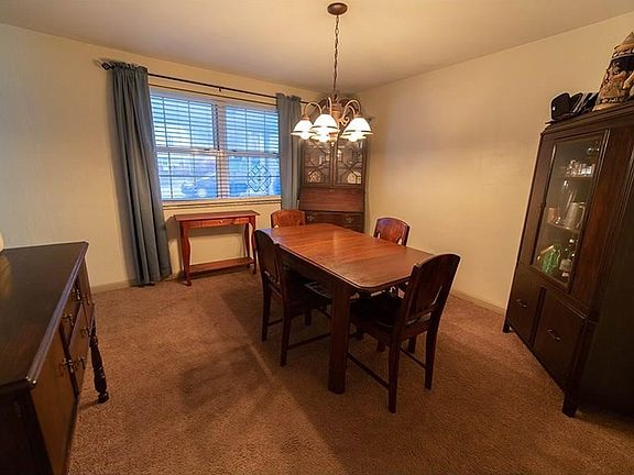 3rd image of 807 Garlow Blvd