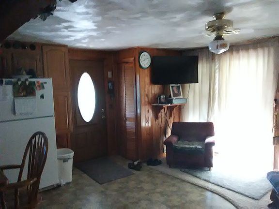 open floor plan of entrance