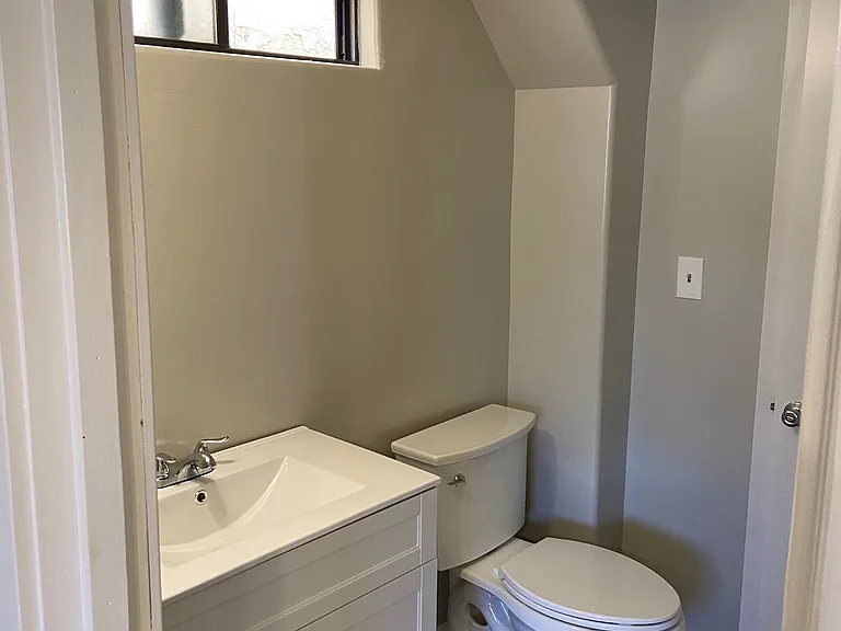 561 E Dayman St #561 — Photo 6