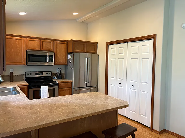 613 E Bonnie Lynn Ln — Photo 8