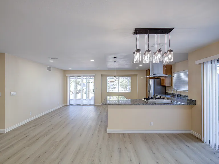 3134 Laurel Ave — Photo 4