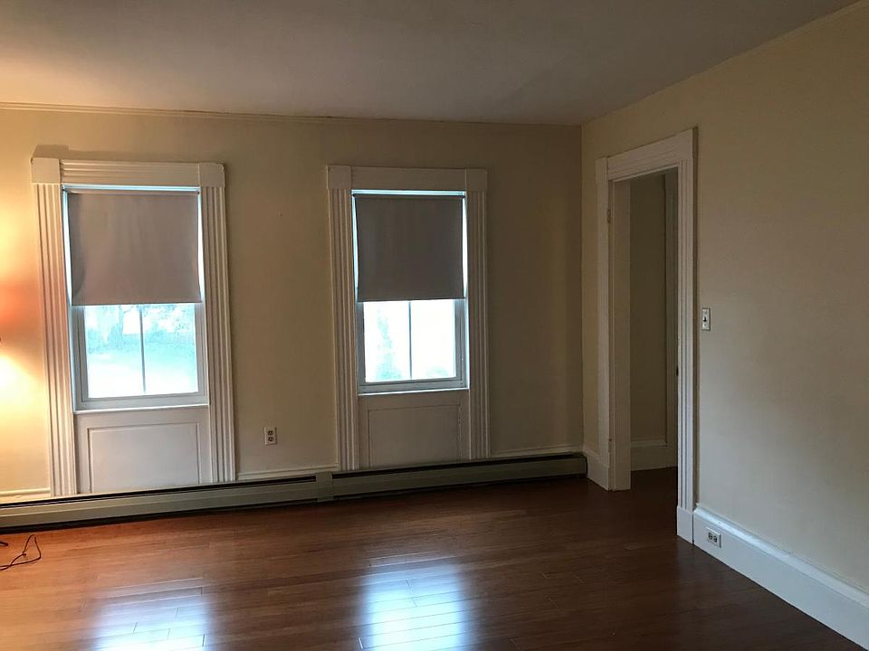 2nd image of 62 Silver St