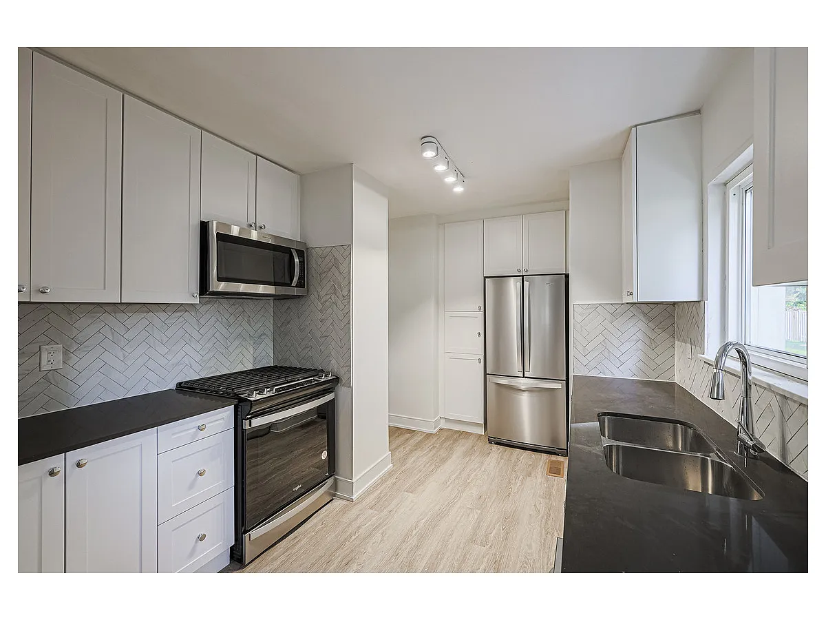 2029 Victoria Park Ave #3e326b169 photo 1