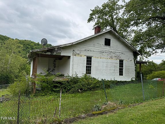 3rd image of 105 Highland Ave