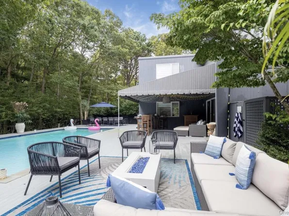 (undisclosed Address), Quogue, NY 11959