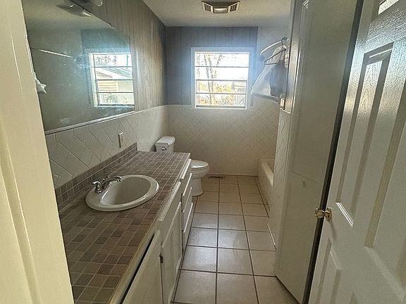 2nd image of 4815 Sherman Dr