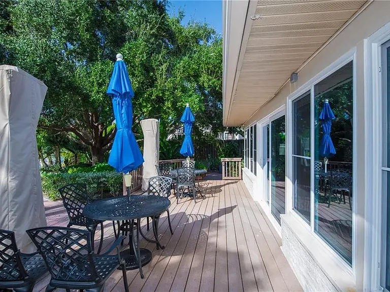 Enjoy the Cottage deck for a morning coffee or afternoon tea overlooking to garden.
