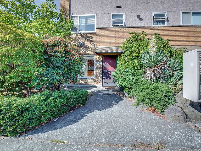4451 Woodland Park Ave N #2 — Photo 10
