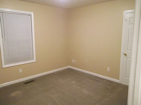 4th image of 174 Holmes St