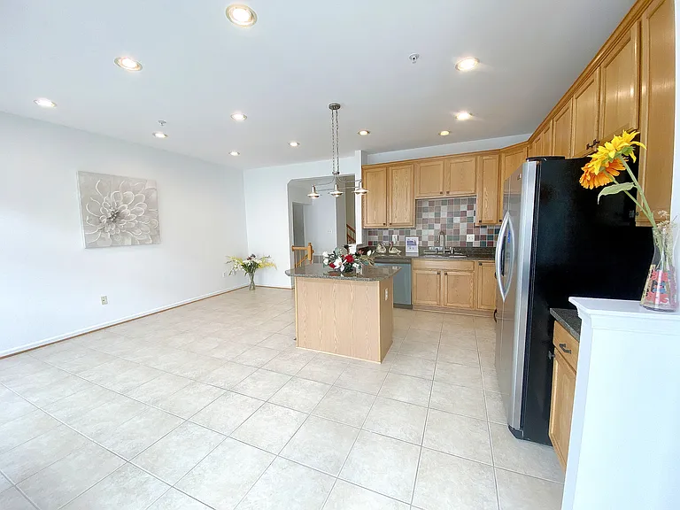 710 Market St E — Photo 17