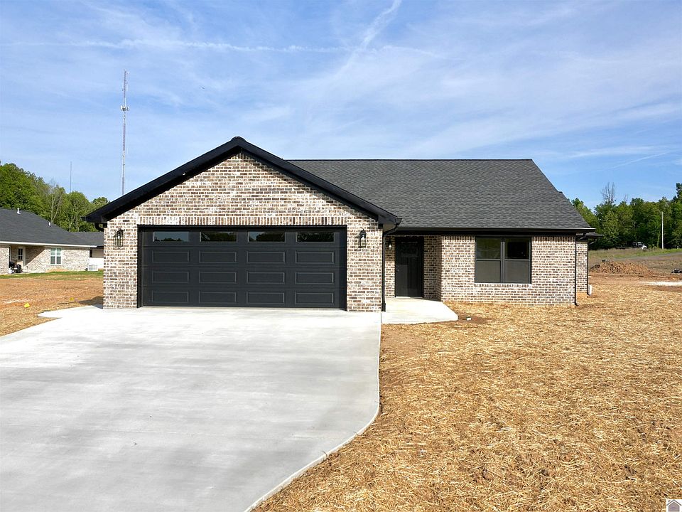 1st image of 130 Clover Cres