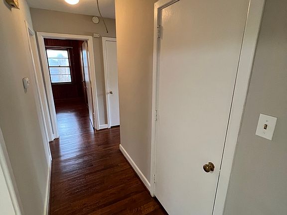5th image of 422 Crestview Dr