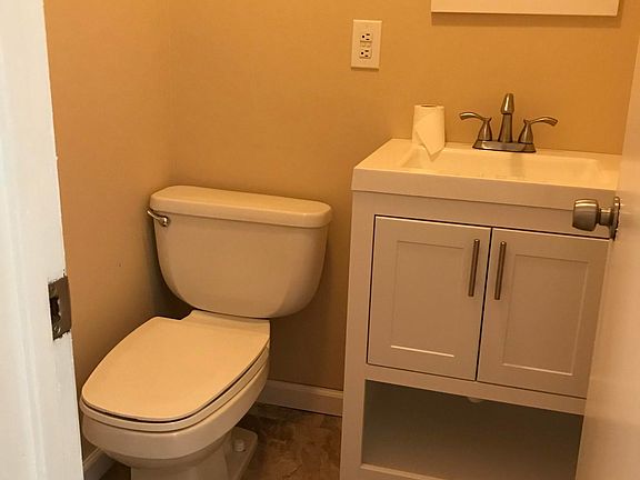 2nd image of 14 Langdon Ln #2