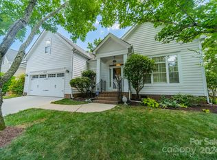 6631 Charter Hills Rd, Charlotte, NC 28277