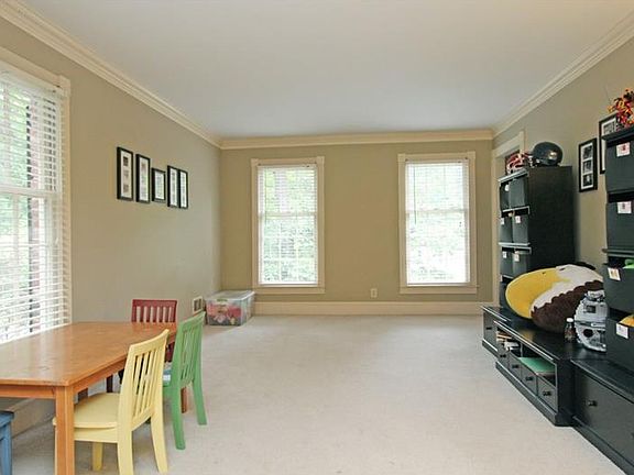 4th image of 2879 Thornridge Dr