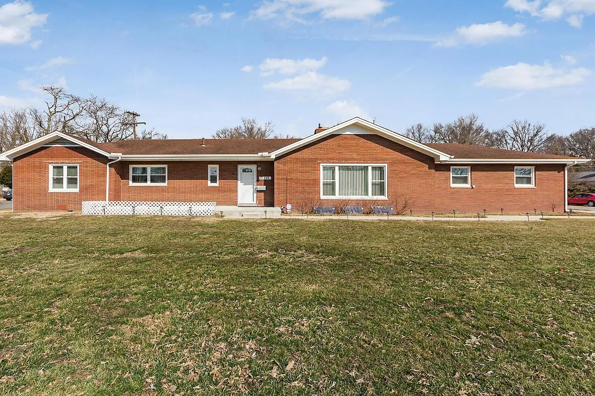 3236 E Livingston Ave photo 1