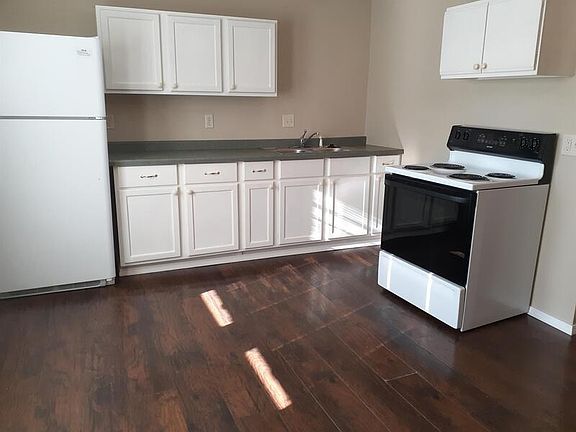 2nd image of 1031 Stuart St