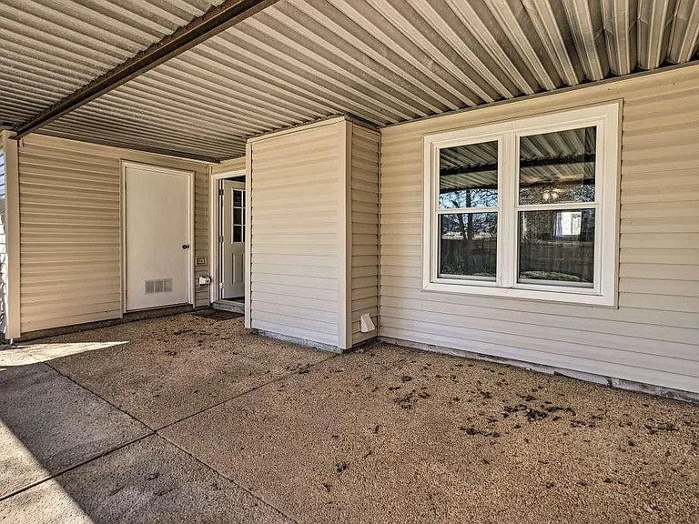 1073 Fairfax Dr — Photo 23