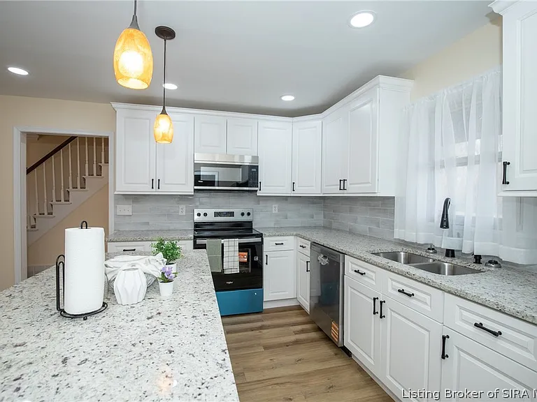 2413 Saint Andrews Rd — Photo 22
