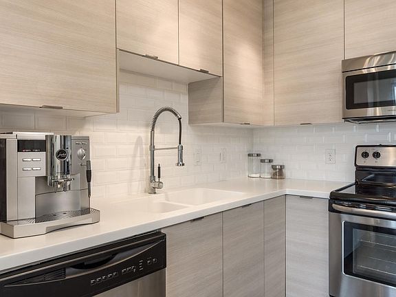 4th image of 604 N Bluff Dr Unit 233