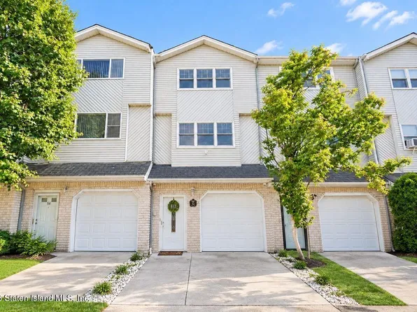54 Stern Ct, Staten Island, NY 10308