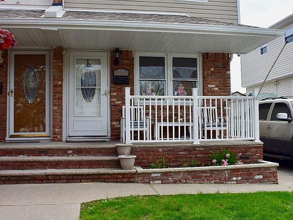 3rd image of 22 Cheryl Ave