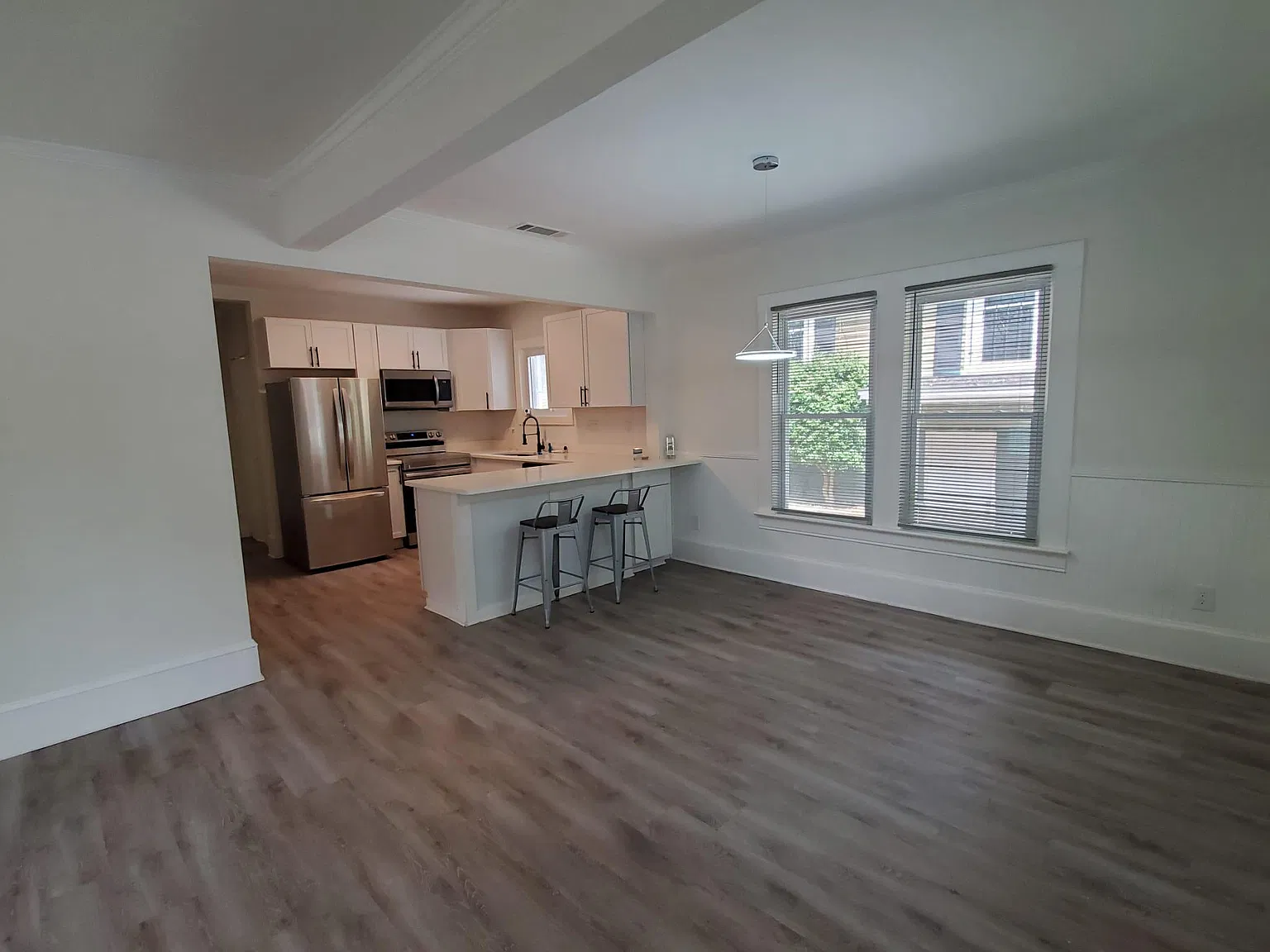 2531 Lester St — Photo 4