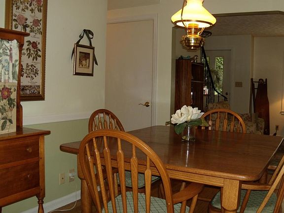 4th image of 185 Lintner St