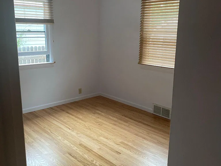 624 Colorado St — Photo 12