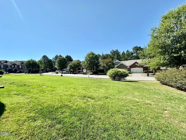 323 Longchamp Ln — Photo 34