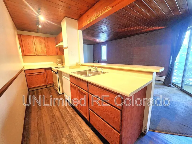 1343 N High St #13 — Photo 3