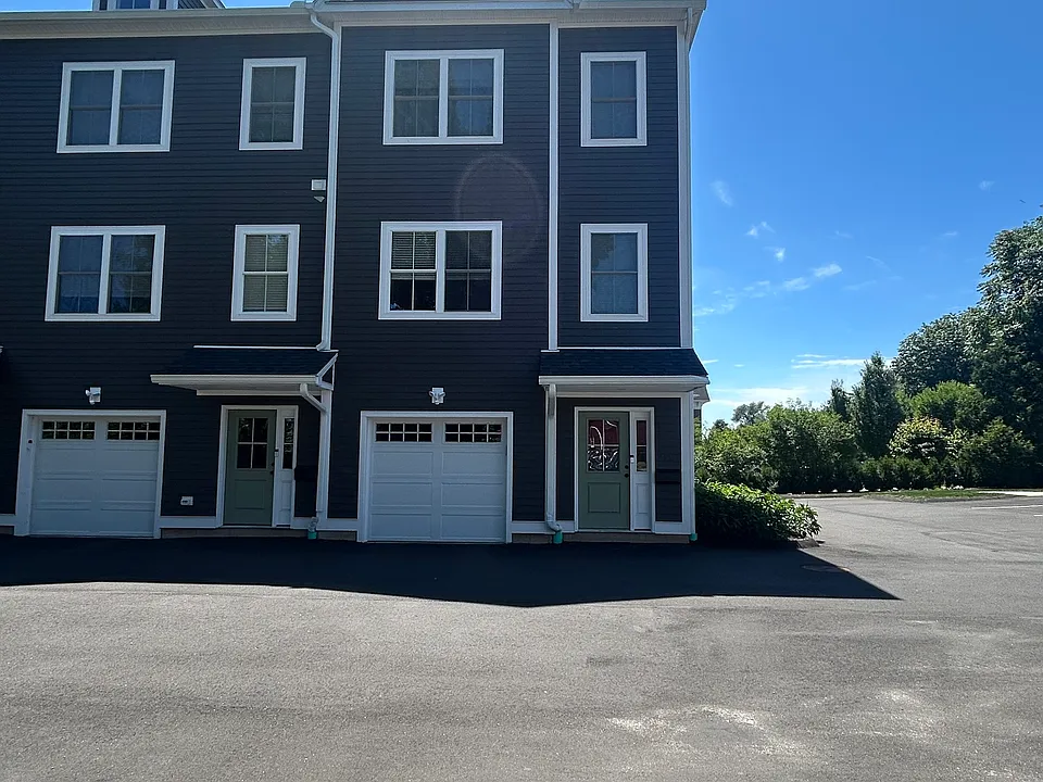 250 S Main St