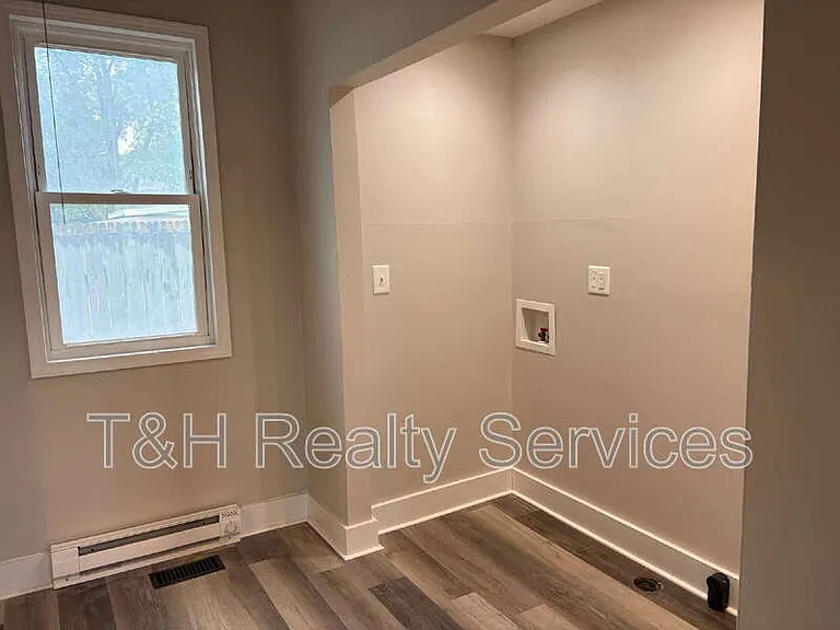 1258 E Naomi St — Photo 11