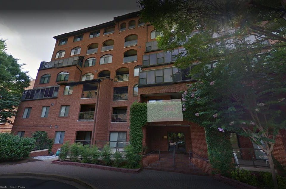 Boutique Building on cul-de-sac