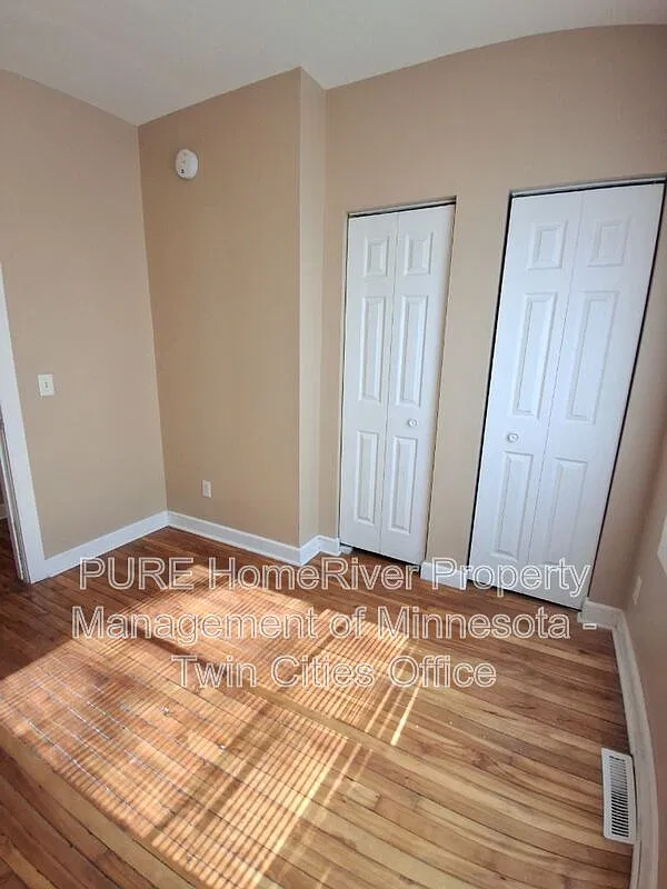 987 Churchill St — Photo 4