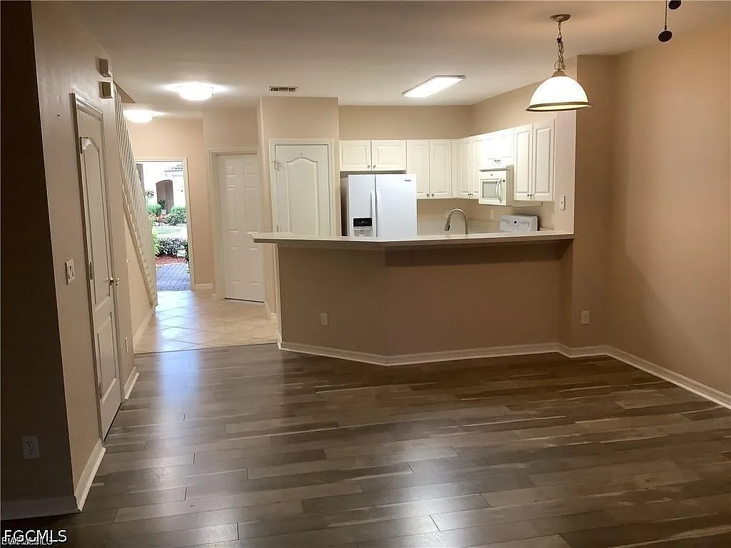 2 bed, 2.5 bath, 1445 sqft, $1,700 — Photo 4