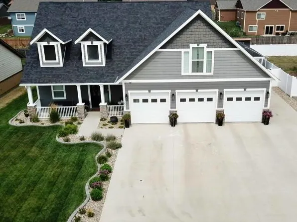 204 6th St SW, Tioga, ND 58852